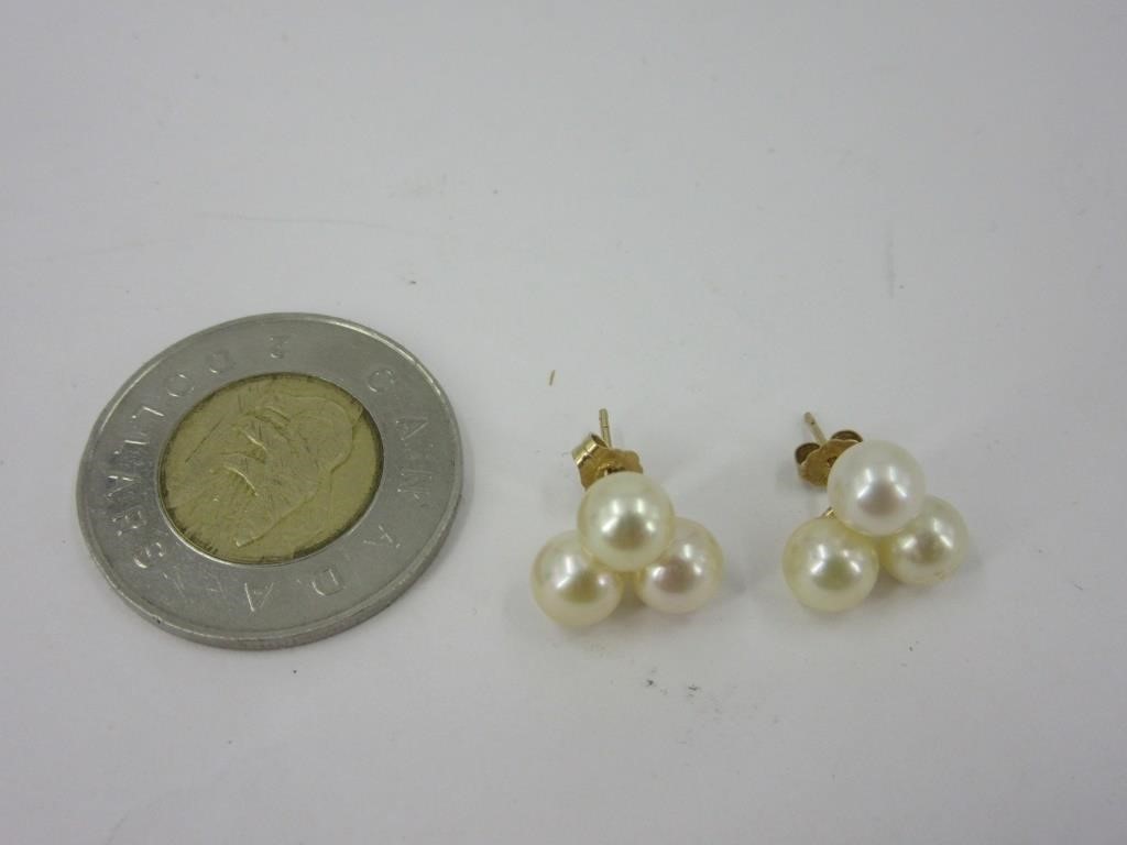 Boucle d'oreille tripode de perle et or 14k