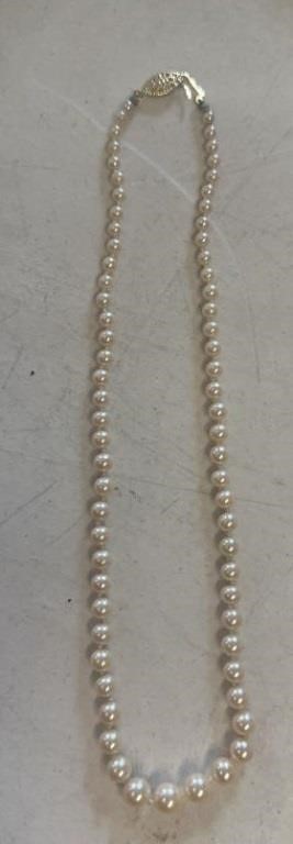 LADIES NECKLACE-BELIEVED TO BE PEARLS