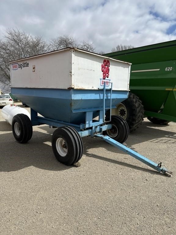 DMI Big Little 300 Bushel Gravity Wagon with New