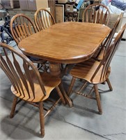 LARGE WOOD TABLE WITH 6 MATCHING CHAIRS