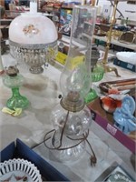 VINTAGE GLASS OIL LAMP BEEN ELECTRIFIED