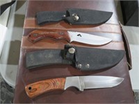 PAIR OF HUNTING KNIVES WITH SHEATHS