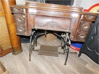 ANTIQUE WHITE TREADLE SEWING MACHINE