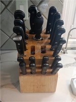 Tools of the Trade Knife Block w Knives