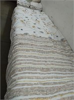 King size bedding set...comforter, fitted and