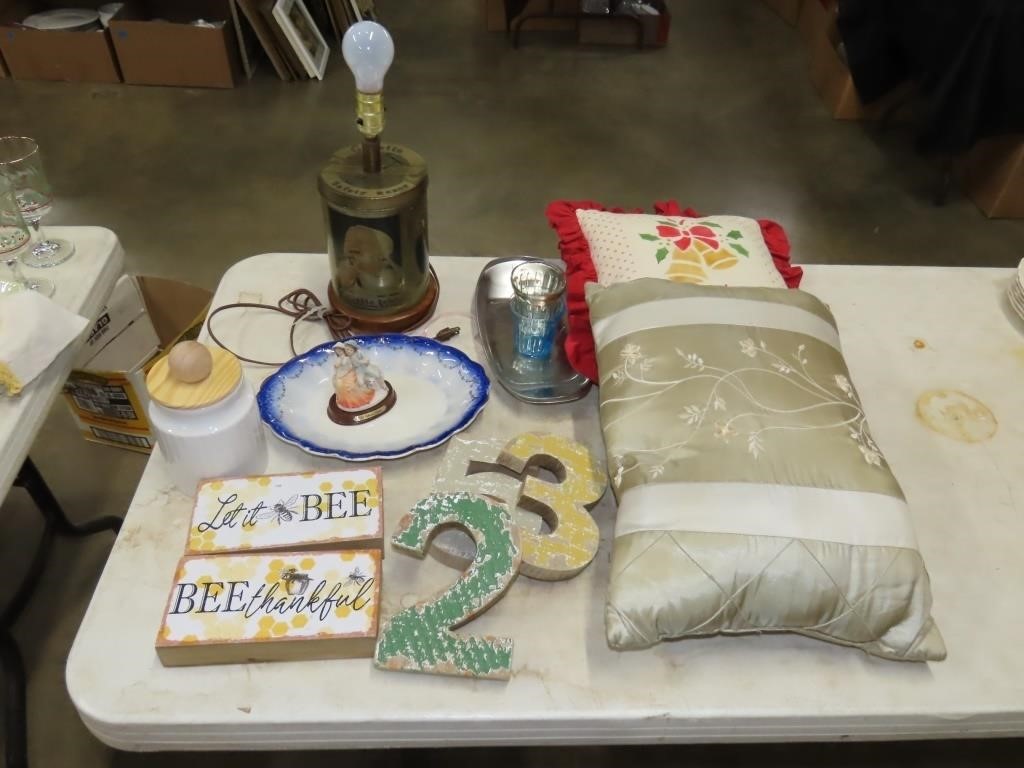 Online Auction of Collectibles, Glassware & Furniture