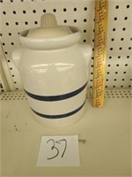 Roseville ohio pottery crock with lid 2 qt.