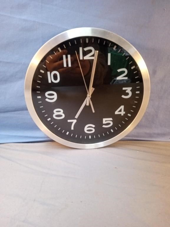 Sangtai Quartz wall clock. Works