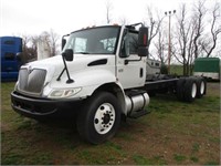 2004 International 4400 T/A Cab & Chassis,