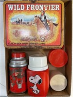 WILD FRONTIER METAL LUNCHBOX WITH SNOOPY & NFL