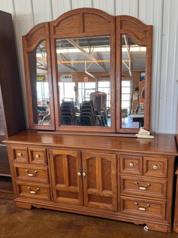 THOMASVILLE DRESSER ( NO SHIPPING)