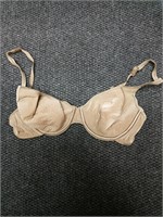 Vtg Vanity Fair lightly padded bra, size 36C /80