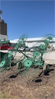 John Deere 702 10 wheel rake