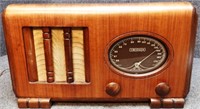 Coronado Model 675 Tube Radio