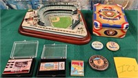 N - LOT OF SF GIANTS COLLECTIBLES (I22)