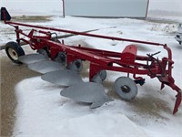 IH 3-pt 4-bottom plow