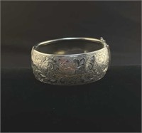 Sterling Silver Hinged Bangle w Floral Chasing