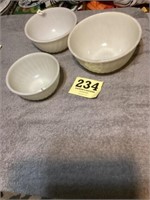 Set of 3 fire king mixing bowls