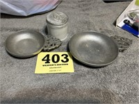 Two cast aluminum dishes, sign, Wilton, Mount