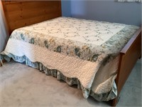 Quilt with valances, pillow shams