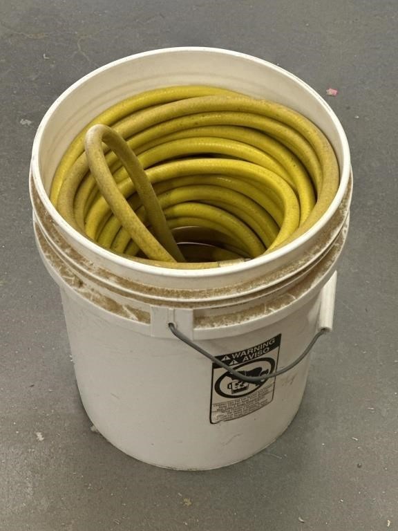 Air hose & 5 gal bucket