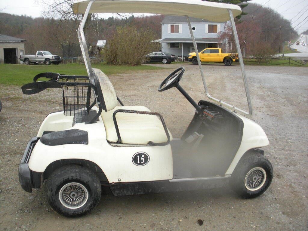 2001 Yamaha Gas Powered Gulf Cart