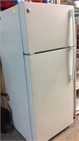 GE White Refrigerator. Z6A