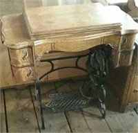 Antique Davis Sewing Machine With Cabinet
