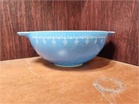 Vintage Pyrex 4 Quart Bowl - Blue