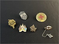 Group of WWI WWII Military Buttons & Pins