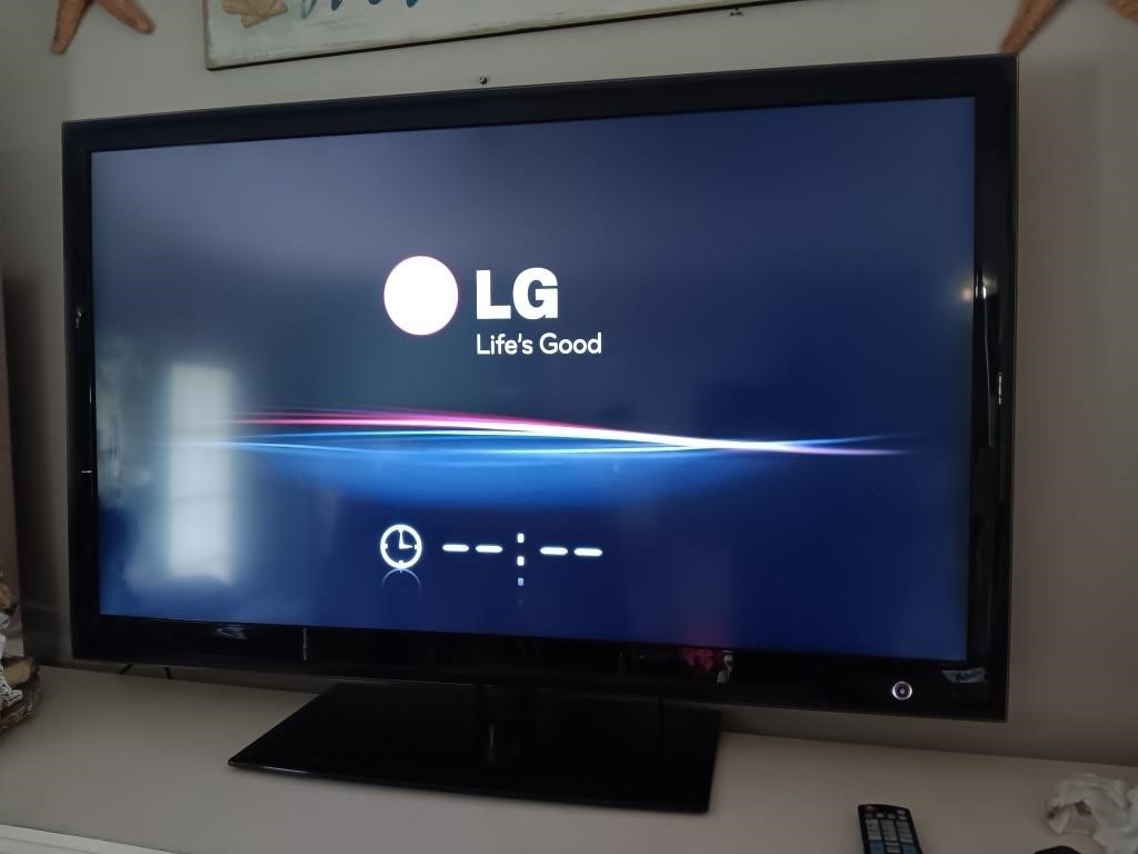 LG FLAT SCREEN TV 47" W REMOTE MOD# 47LE5400