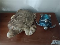 2 turtles