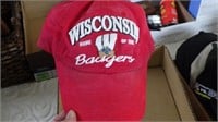 3 WISCONSIN BADGERS CAPS / HATS