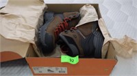 NEW MENS MERRELL HIKING BOOT SIZE 9