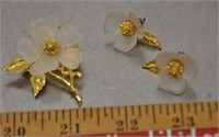 Unmarked brooch & earrings