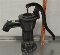 Vintage well hand pump, see pics