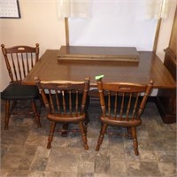 OAK TRESTLE TABLE & 3 CHAIRS (1 W/ BROKEN SPINDLE)