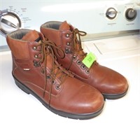 MENS WOLVERINE LEATHER BOOTS- SIZE 9- LIGHTLY WORN