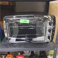 OSTER TOASTER OVEN- TURNS ON