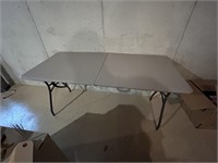 5’ Lifetime Folding Table