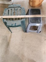 2 Plastic stools