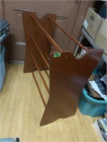 Wooden clothes/towel rack (32"Lx15.5"Dx32"H)