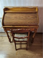 Beautiful Oak roll top desk & chair