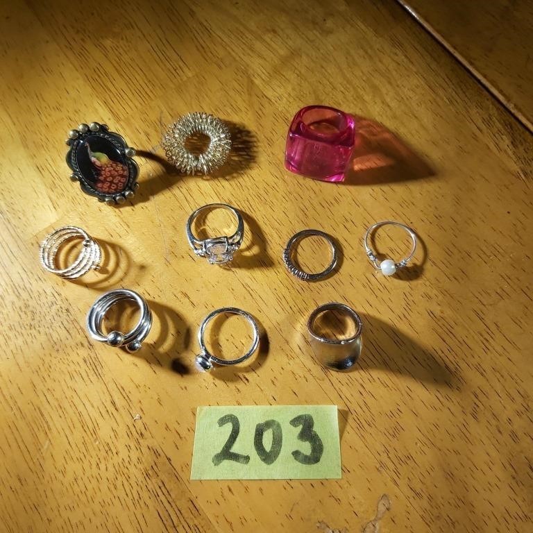 Lot of 10 rings