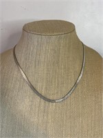 18in 18K white gold necklace