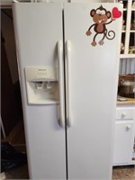 Frigidaire refrigerator- works