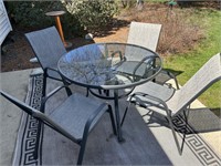 Outdoor patio table and 4 chairs - 42” across