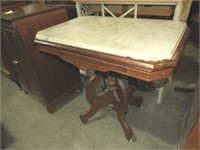 VICTORIAN WALNUT PARLOR TABLE WITH MARBLE TOP