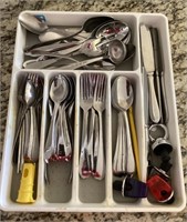 Stainless flatware set +