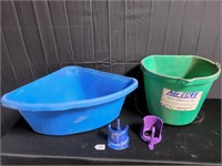 Feed Buckets & Bridle Hooks